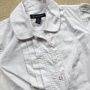 Feminine tuxedo short sleeved white button down